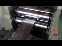 機械を形作るブドウ園のポスト ロール