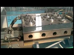 軽量鋼製の枠造機